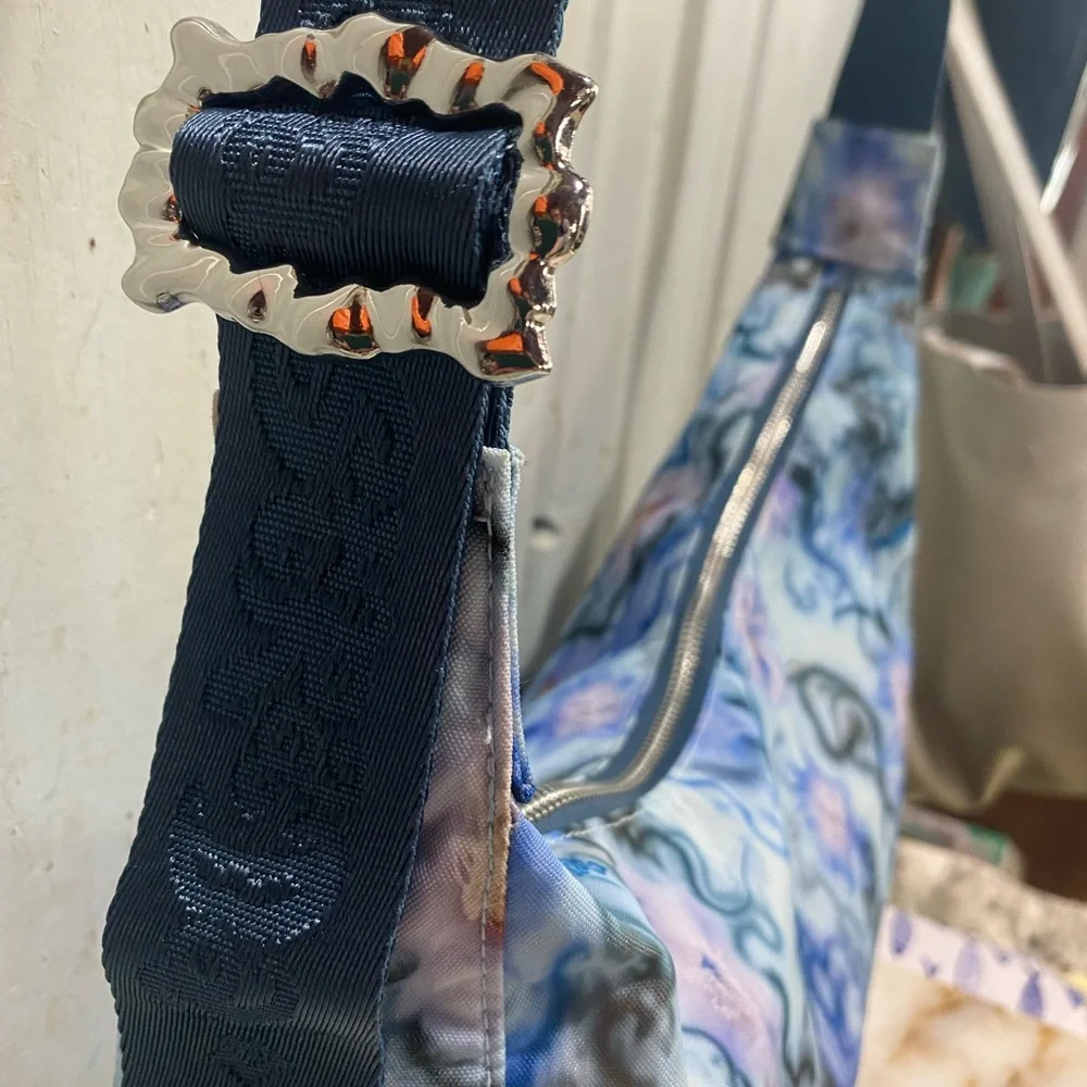 BAGGU X COLLINA STRADA MEDIUM NYLON CRESCENT BAG - BLUE THORNS - Picture 3 of 7